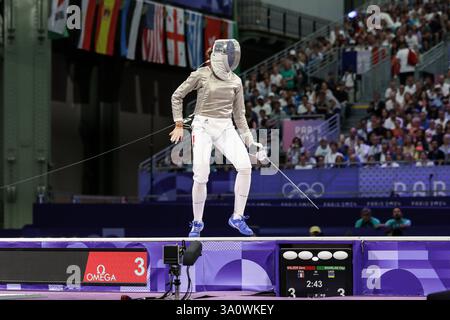 29. Juli 2024 - Paris, Frankreich: Sara Balzer aus Frankreich im Halbfinale der Fechten Frauen-Sabre Einzelspiel am 3. Tag der Olympischen Spiele 2024 in Paris (Foto: Stockfoto