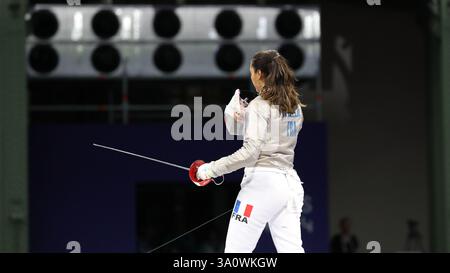 29. Juli 2024 - Paris, Frankreich: Sara Balzer aus Frankreich im Halbfinale der Fechten Frauen-Sabre Einzelspiel am 3. Tag der Olympischen Spiele 2024 in Paris (Foto: Stockfoto