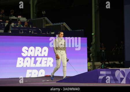 29. Juli 2024 - Paris, Frankreich: Sara Balzer aus Frankreich im Halbfinale der Fechten Frauen-Sabre Einzelspiel am 3. Tag der Olympischen Spiele 2024 in Paris (Foto: Stockfoto