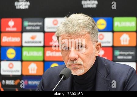 Pilsen, Tschechische Republik. März 2025. Marco Baroni, Trainer von Lazio Roma, spricht während der Pressekonferenz vor der UEFA Europa League, Halbfinale Eröffnungsspiel: FC Viktoria Plzen gegen Lazio, in Pilsen, Tschechien, am 5. März 2025. Quelle: Miroslav Chaloupka/CTK Photo/Alamy Live News Stockfoto