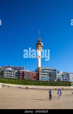 Torre Tavira II vom Strand Santa María del Mar, Cádiz, Spanien Stockfoto