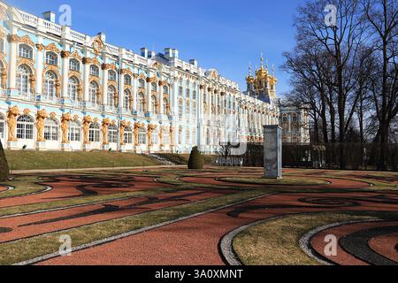 Russland, St. Petersburg, 19. April 2020, der Katharinenpalast in der Stadt Puschkin im frühen Frühjahr während der Quarantäne aufgrund der Coronavirus-Epidemie. Stockfoto