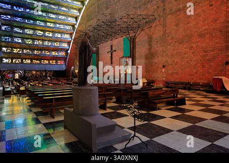 Die Innenansicht der Kirche El Rosario (Iglesia El Rosario) in San Salvador. El Salvador Stockfoto