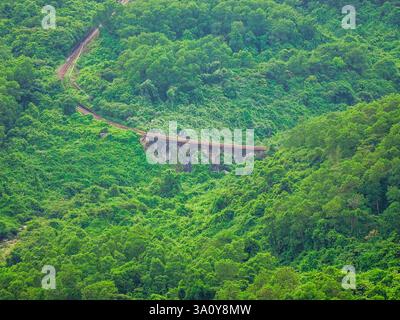 Don CA Eisenbahnbrücke am Hai Van Pass, verbindet da Nang Stadt mit Hue Stadt. Stockfoto