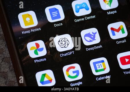 BOGOTA, KOLUMBIEN - 05. MÄRZ 2025 Makrofoto eines Smartphones mit Chat gpt Künstliche Intelligenz App Symbol Stockfoto