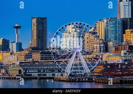 Space Needle und Seattle Great Wheel in Seattle, Washington State, USA Stockfoto