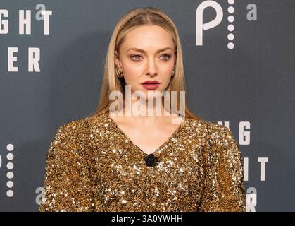 New York, USA. März 2025. Amanda Seyfried in einem Kleid von Mark Jacobs nimmt am 5. März 2025 bei der Metrograph in New York Premiere für „Long Bright River“ von Peacock Teil. (Foto: Lev Radin/SIPA USA) Credit: SIPA USA/Alamy Live News Stockfoto