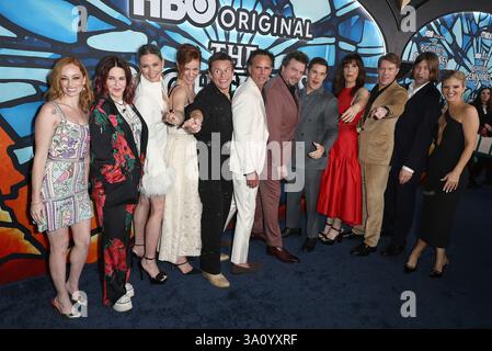 Hollywood, USA. März 2025. Valyn Hall, Megan Mullally, Jennifer Nettles, Cassidy Freeman, Tony Cavalero, Walton Goggins, Tonny McBride, Adam Devine, EDI Patterson, Tim Baltz, Jody Hill, Arden Myrin kommt am Mittwoch, den 5. März 2025, bei HBO's The Righteous Gemstones Final Season Los Angeles Premiere in den Paramount Studios in Hollywood, KALIFORNIEN an. (Foto: Juan Pablo Rico/SIPA USA) Credit: SIPA USA/Alamy Live News Stockfoto