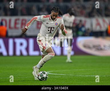 München, Deutschland. März 2025. Michael Olise vom FC Bayern München. Quelle: Peter Kneffel/dpa/Alamy Live News Stockfoto