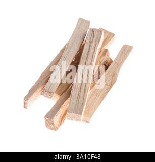 Stapel von palo santo Sticks auf weißem Hintergrund Stockfoto