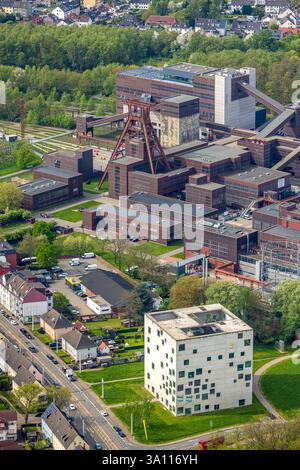 Aus der Vogelperspektive, UNESCO-Weltkulturerbe Zollverein, Zeche Zollverein, Folkwang Universität der Künste - weißes SANAA-Gebäude, Stoppenberg, Essen, Ruhrgebiet Stockfoto