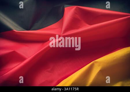 Eine schwenkende deutsche Flagge. Vignette. Nahaufnahme. Stockfoto