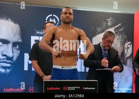 Maldron Hotel Brighton City Centre, 31 Cannon PL, Brighton and Hove, Brighton. Dieses Bild zeigt Harlem Eubank beim Wiegh in einem Tag vor dem Kampf Harlem Eubank gegen Tyrone McKenna um das freie IBF InterContinental Weltergewicht Gürtelboxspiel am Freitag, den 7. März im Brighton Centre. . David Smith/Alamy 6. März 2025 Stockfoto