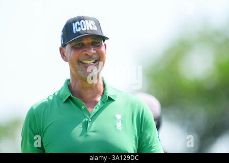 Bangkok, Thailand. März 2025. Ruud Gullit sah Action während seines Singles-Spiels am zweiten Tag des Reignwood Icons of Football Turniers in Bangkok im Robinswood Golf Club. Quelle: SOPA Images Limited/Alamy Live News Stockfoto