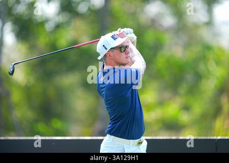 Bangkok, Thailand. März 2025. Phil Jones sah Action während seines Singles-Spiels am zweiten Tag des Reignwood Icons of Football Turniers in Bangkok im Robinswood Golf Club. Quelle: SOPA Images Limited/Alamy Live News Stockfoto