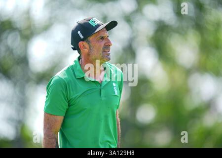 Bangkok, Thailand. März 2025. Luis Figo sah Action während seines Singles-Spiels am zweiten Tag des Reignwood Icons of Football Turniers in Bangkok im Robinswood Golf Club. Quelle: SOPA Images Limited/Alamy Live News Stockfoto