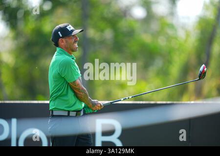 Bangkok, Thailand. März 2025. Carlos Tevez sah Action während seines Singles-Spiels am zweiten Tag des Reignwood Icons of Football Turniers in Bangkok im Robinswood Golf Club. Quelle: SOPA Images Limited/Alamy Live News Stockfoto