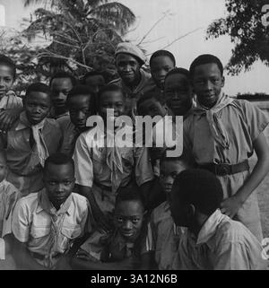 Eine afrikanische Sekundarschule: St. Gregory's Lagos. -- nigerianische Jungs sind enthusiastische Unterstützer der Pfadfinderbewegung. Die Schule hat ihre eigene Einheit, von denen einige auf diesem Bild gezeigt werden. März 1949. (Foto mit Kamerapresse). Stockfoto