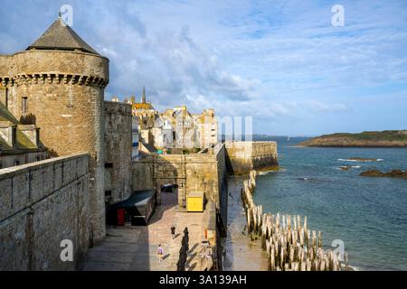 Frankreich, Ille et Vilaine, Cote d'Emeraude (Smaragdküste), Saint Malo, die nördliche Stadtmauer der ummauerten Stadt Stockfoto