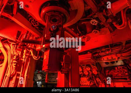 Frankreich, Morbihan, Lorient, Lorient La Base, ehemalige U-Boot-Basis, die von den Deutschen während des Zweiten Weltkriegs gebaut wurde, U-Boot Flore S645, das von 1964 bis 1989 in Dienst war, und sein Museum, der zentrale Betrieb und sein Periskop Stockfoto