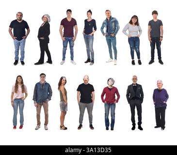 Gruppe von Männern und Frauen mit Händen in Taschen auf weißem Hintergrund Stockfoto