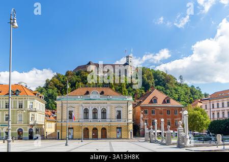 Die Fassade der Academia Philharmonicorum, die Philharmonie, das Hauptgebäude des slowenischen Philharmonischen Orchesters, am Congress Trg Platz im Cit Stockfoto