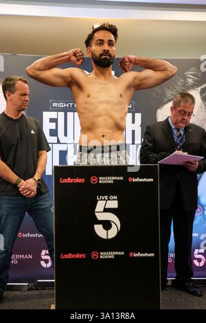 Maldron Hotel Brighton City Centre, 31 Cannon PL, Brighton and Hove, Brighton. Dieses Bild zeigt Asad Asif Khan am Wiegetag für den Kampf von Michael Conlan gegen Asad Asif Khan als Teil der Undercard für das Boxspiel Harlem Eubank gegen Tyrone McKenna am Freitag, den 7. März im Brighton Centre. . David Smith/Alamy 6. März 2025 Stockfoto