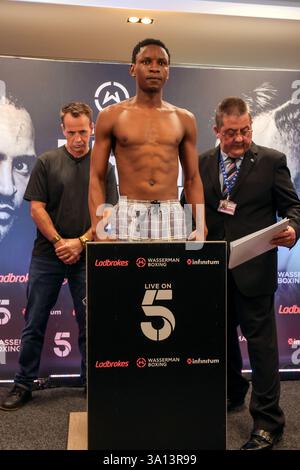 Maldron Hotel Brighton City Centre, 31 Cannon PL, Brighton and Hove, Brighton. Dieses Bild zeigt Ally B Lubanja am Wiegetag für die Tom Welland vs Ally B Lubanja als Teil der Undercard für das Boxspiel Harlem Eubank vs. Tyrone McKenna am Freitag, den 7. März im Brighton Centre. . David Smith/Alamy 6. März 2025 Stockfoto