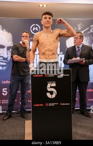 Maldron Hotel Brighton City Centre, 31 Cannon PL, Brighton and Hove, Brighton. Dieses Bild zeigt Tom Welland am Wiegetag der Tom Welland gegen Ally B Lubanja als Teil der Undercard für das Boxspiel Harlem Eubank gegen Tyrone McKenna am Freitag, den 7. März im Brighton Centre. . David Smith/Alamy 6. März 2025 Stockfoto