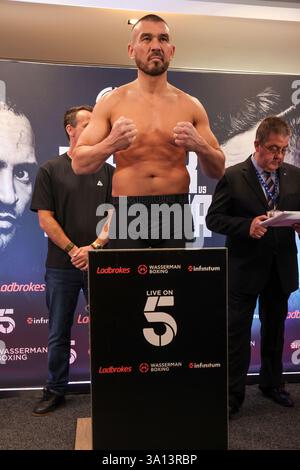 Maldron Hotel Brighton City Centre, 31 Cannon PL, Brighton and Hove, Brighton. Dieses Bild zeigt Vaclav Pesjar am Wiegetag für die Tommy Welch vs. Vaclav Pesjar als Teil der Undercard für das Boxspiel Harlem Eubank vs. Tyrone McKenna am Freitag, den 7. März im Brighton Centre. . David Smith/Alamy 6. März 2025 Stockfoto