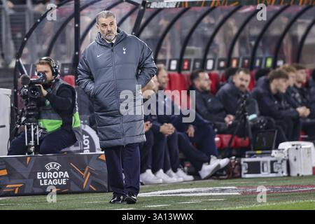 ALKMAAR - 06.03.2025, AFAS-Stadion. UEFA Europa League, Saison 2024/2025 während des Spiels AZ - Tottenham Hotspur. Tottenham Hotspur Trainer/Coach Ange Postecoglou Credit: Pro Shots/Alamy Live News Stockfoto