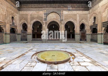 Die Bou Inania Madrasa in Fes, Marokko, ist die einzige Madrasa in Marokko, die auch als Gemeindemoschee diente. Stockfoto