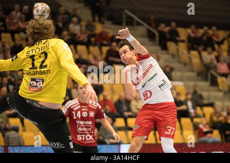 Odense, Dänemark. März 2025. Stanislav Kasparek (37) von Dinamo Bucuresti, das während des EHF Champions League-Spiels zwischen Fredericia Handball und Dinamo Bucuresti in der Jyske Bank Arena in Odense zu sehen war. Quelle: Gonzales Photo/Alamy Live News Stockfoto