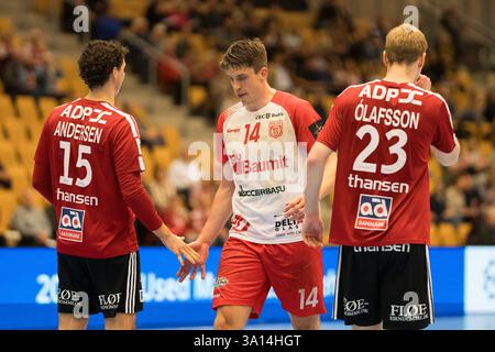 Odense, Dänemark. März 2025. Frederik Ladefoged (14) von Dinamo Bucuresti wurde während des EHF Champions League-Spiels zwischen Fredericia Handball und Dinamo Bucuresti in der Jyske Bank Arena in Odense gesehen. Quelle: Gonzales Photo/Alamy Live News Stockfoto