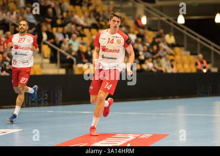 Odense, Dänemark. März 2025. Frederik Ladefoged (14) von Dinamo Bucuresti wurde während des EHF Champions League-Spiels zwischen Fredericia Handball und Dinamo Bucuresti in der Jyske Bank Arena in Odense gesehen. Quelle: Gonzales Photo/Alamy Live News Stockfoto