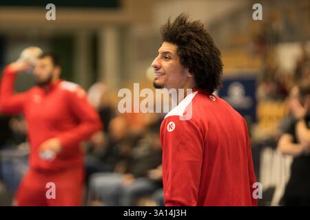 Odense, Dänemark. März 2025. Ali Zein von Dinamo Bucuresti bereitet sich auf das EHF Champions League-Spiel zwischen Fredericia Handball und Dinamo Bucuresti in der Jyske Bank Arena in Odense vor. Quelle: Gonzales Photo/Alamy Live News Stockfoto