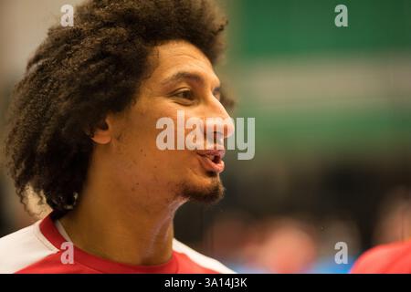 Odense, Dänemark. März 2025. Ali Zein von Dinamo Bucuresti bereitet sich auf das EHF Champions League-Spiel zwischen Fredericia Handball und Dinamo Bucuresti in der Jyske Bank Arena in Odense vor. Quelle: Gonzales Photo/Alamy Live News Stockfoto