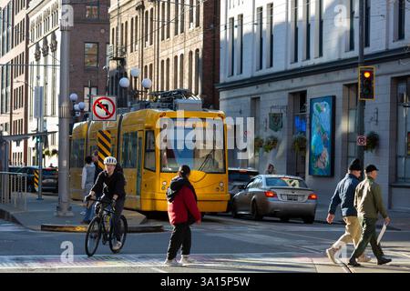 Seattle, Washington, USA. März 2025. Seattles lebhaftes Viertel Pioneer Square beherbergt den Klondike Gold Rush National Historical Park. Seattles Einheit des Klondike Gold Rush National Historical Park, untergebracht im Wahrzeichen Cadillac Hotel, ist eines von 34 Park Service Pachtverträgen, die die Trump-Regierung annulliert hat. Quelle: Paul Christian Gordon/Alamy Live News Stockfoto