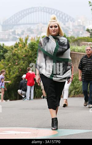 Sydney, Australien. März 2014. SYDNEY, AUSTRALIEN - 24. MÄRZ: Hayley Hasselhoff machte am Montag eine Pause von ernsthaftem Geschäft, um am 24. März 2014 im Taronga Park Zoo in Melbourne, Australien, Spaß zu haben Leute: Hayley Hasselhoff Credit: Storms Media Group/Alamy Live News Stockfoto
