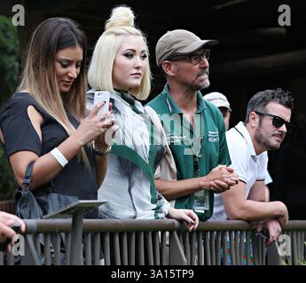 Sydney, Australien. März 2014. SYDNEY, AUSTRALIEN - 24. MÄRZ: Hayley Hasselhoff machte am Montag eine Pause von ernsthaftem Geschäft, um am 24. März 2014 im Taronga Park Zoo in Melbourne, Australien, Spaß zu haben Leute: Hayley Hasselhoff Credit: Storms Media Group/Alamy Live News Stockfoto