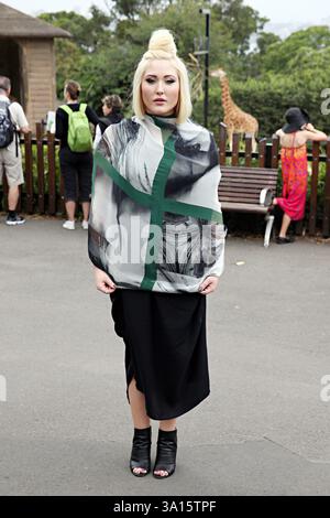 Sydney, Australien. März 2014. SYDNEY, AUSTRALIEN - 24. MÄRZ: Hayley Hasselhoff machte am Montag eine Pause von ernsthaftem Geschäft, um am 24. März 2014 im Taronga Park Zoo in Melbourne, Australien, Spaß zu haben Leute: Hayley Hasselhoff Credit: Storms Media Group/Alamy Live News Stockfoto
