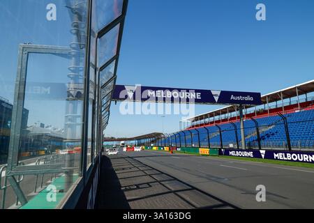 Melbourne, Australien. März 2025. Auf dem Albert Park Grand Prix Circuit für den Formel 1 Grand Prix von Australien 2025, der vom 13. Bis 16. März stattfindet, werden die Rennstrecken vorbereitet. (Foto: George Hitchens/SOPA Images/SIPA USA) Credit: SIPA USA/Alamy Live News Stockfoto