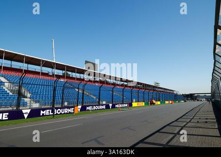 Melbourne, Australien. März 2025. Auf dem Albert Park Grand Prix Circuit für den Formel 1 Grand Prix von Australien 2025, der vom 13. Bis 16. März stattfindet, werden die Rennstrecken vorbereitet. (Foto: George Hitchens/SOPA Images/SIPA USA) Credit: SIPA USA/Alamy Live News Stockfoto