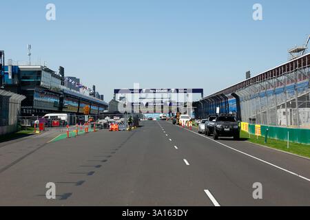 Melbourne, Australien. März 2025. Auf dem Albert Park Grand Prix Circuit für den Formel 1 Grand Prix von Australien 2025, der vom 13. Bis 16. März stattfindet, werden die Rennstrecken vorbereitet. (Foto: George Hitchens/SOPA Images/SIPA USA) Credit: SIPA USA/Alamy Live News Stockfoto