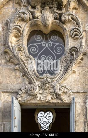 Frankreich, Charente Maritime, Saint-Nazaire-sur-Charente, der Königliche Brunnen von Lupine ist der bemerkenswerteste der letzten drei vorhandenen Brunnen, Detail der Fassade Stockfoto
