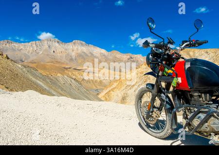 Indien, Ladakh State, Trans-Himalaya, Motorradtour auf Royal enfield zwischen TSO Khar Lake und Jispa, Moray Plains rund um Pang Stockfoto