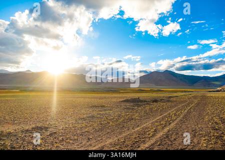 Indien, Ladakh State, Trans-Himalaya, Motorradtour auf Royal enfield zwischen Pangong Lake und TSO Khar Lake, TSO Khar Lake Stockfoto