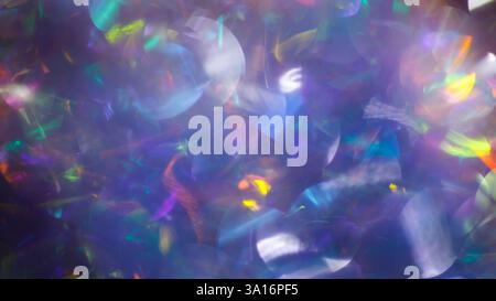 Abstrakter Hintergrund mit unscharfen Lichteffekten und farbenfroher holografischer Reflexion Stockfoto