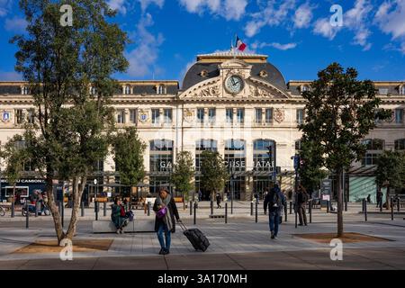 Frankreich, Haute Garonne, Toulouse, SNCF-Bahnhof Matabiau in der Nähe des Stadtzentrums, Vorplatz und Fassade des Gebäudes Stockfoto
