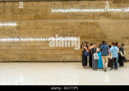 Frankreich, Paris, von der UNESCO als Weltkulturerbe gelistetes Gebiet, unterirdische Passage unter dem Louvre Stockfoto